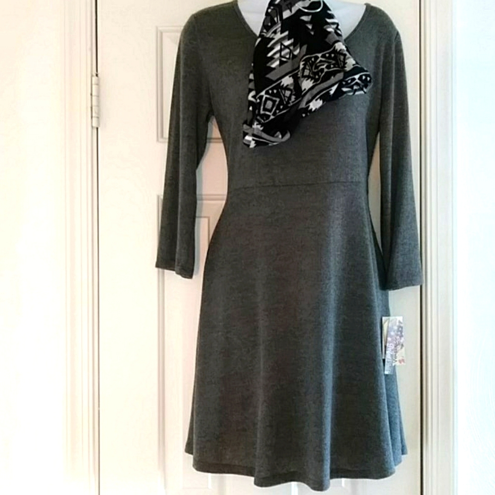 Wallflower Long-Sleeve Grey Dress w/ Geometric Hat